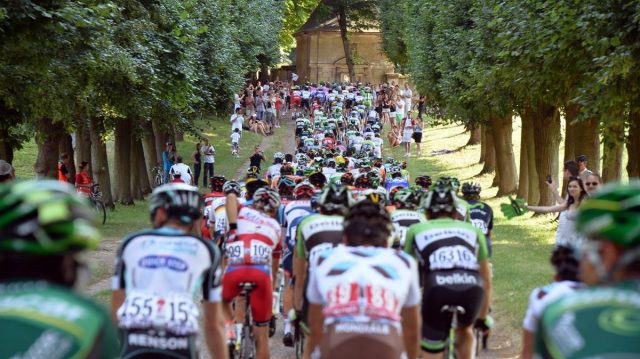 Tour de France : Direct Energie et Arka Samsic au dpart / Vital Concept B&B Htels recal