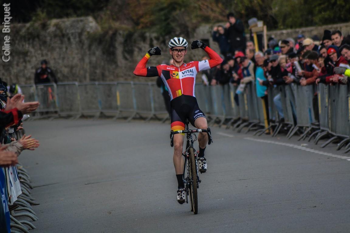 Espoirs: Periou devant Derouint / Chtelaudren: championnats de Bretagne de cyclo-cross