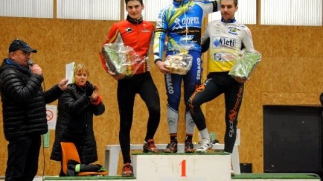 Cyclo-cross Indoor Carhaix (Vido de Romain Saboureau)