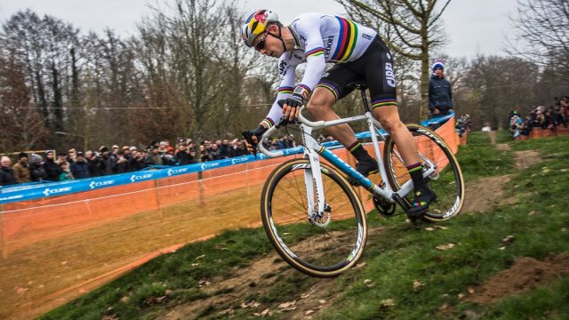 La Mzire / Elites Hommes : le TGV  Van Aert