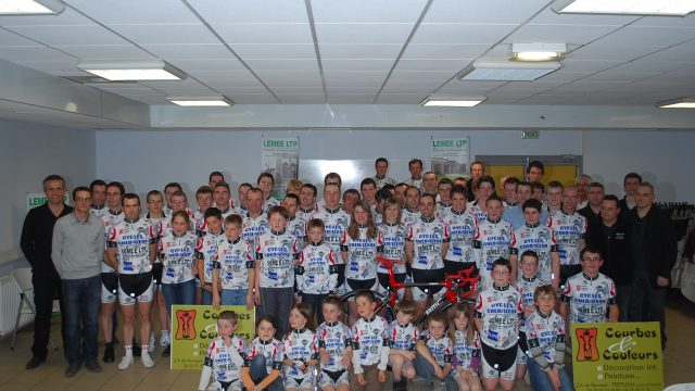 Le Vloce Vannetais Cyclisme a prsent son nouveau maillot.