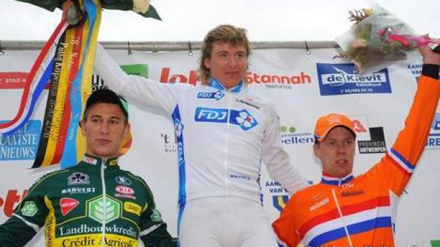 Nationale Sluitingsprijs : Hutarovich (FDJ) au sprint