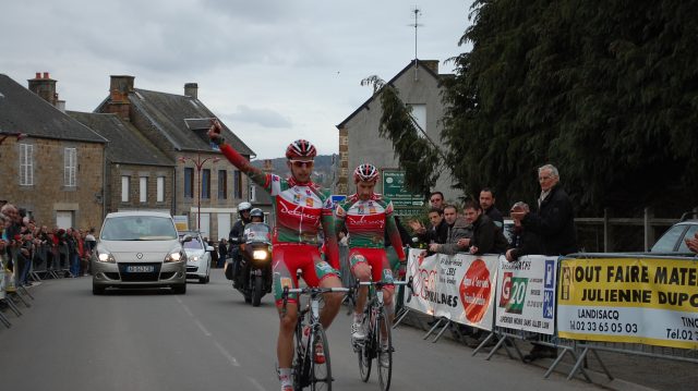 Maillot des jeunes  Cerisy Belle Etoile : Gougeard domine et gagne 