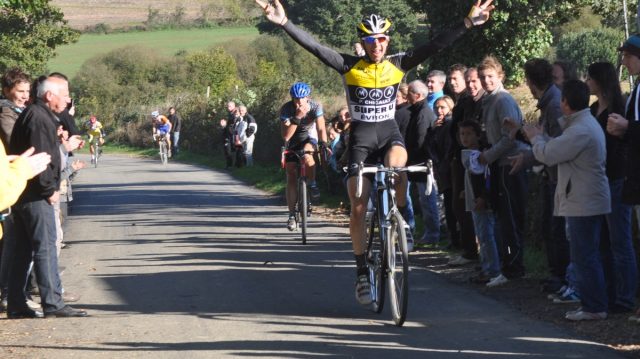 Cyclo-Cross de Saint-Fort (53) : Mottier et Davoust s'imposent