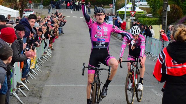 Championnat 56 CX: Etienne devant Corbihan 