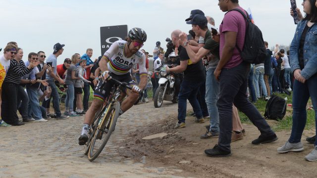 Paris-Roubaix : Sagan avec le maillot Arc-en-ciel !