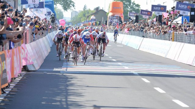 Giro #11: Démare 2ème et en cyclamen 