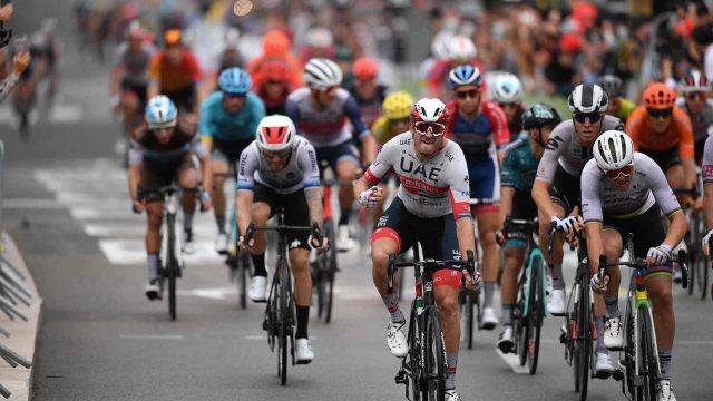 Tour de France #1: Kristoff vite les chutes