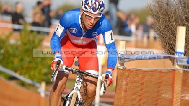 Cyclo-cross de Marle (02) : Mourey devant Chainel 