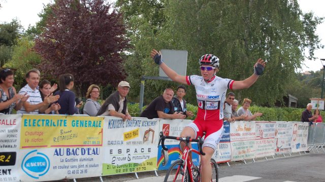 Finale du Challenge Fminin "Pays de Loire Cyclisme"  Saint-Viaud (44) : Grard et Etienne sur le podium 