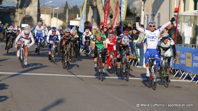 Etoile de Bssges : Bouhanni dgaine le premier 