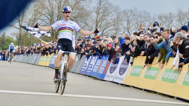 Pontchteau / Elites : Van Aert au top