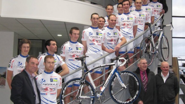 L'effectif du TEAM CYCLISTE PAYS DE DINAN