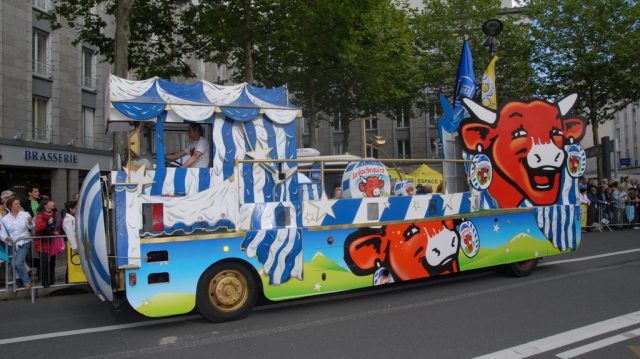 Tout savoir sur la caravane publicitaire du Tour de France 