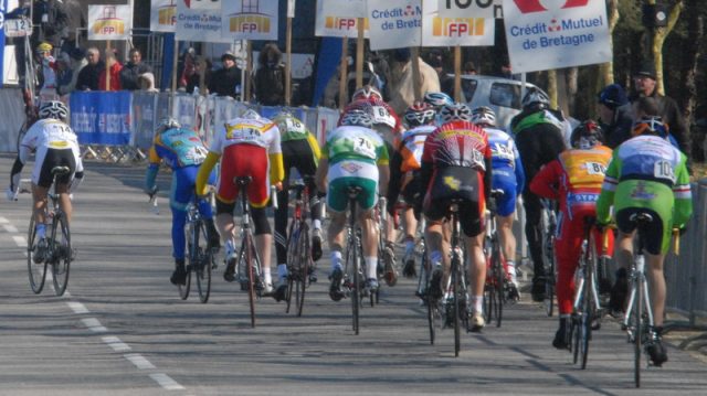 Pass'Cyclisme  Bgard Botlzan (22): Le Deunff devant Gouzouguen 