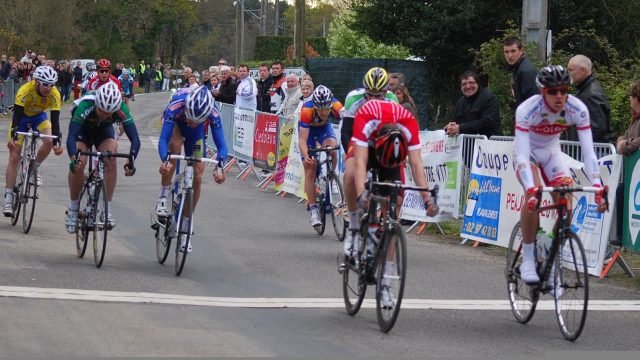 Route de Basse Vilaine  Paule (56) : les bouquets  pour Lebreton et Guillemet 