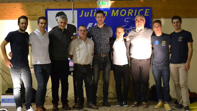 Les fans de Julien Morice honorent leur champion.