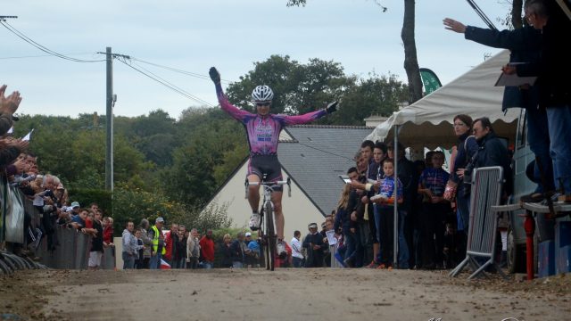 Cyclo-Cross de Ploemel "Man Bogad" (56) : Daniel devant Le Boudec