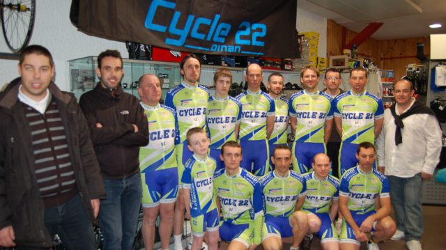 Remise des quipements au Team Cte d’Emeraude.