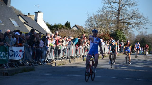 Ste-Anne-d'Auray (56): Nevo et les coles  l'honneur