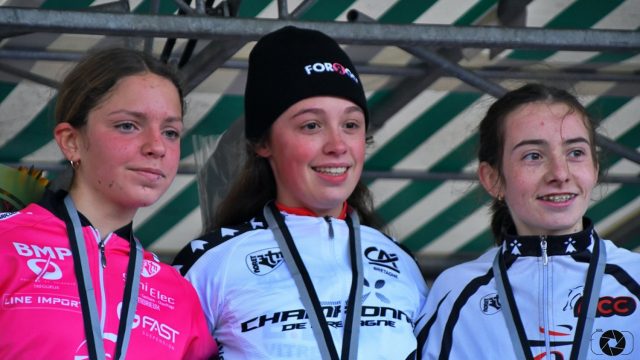 Bretagne CX Cadettes: Jouault devant Desprez et De Guerdavid