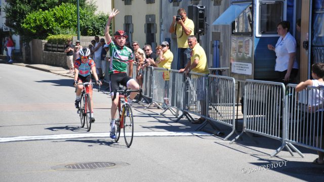 Poullan-sur-Mer (29): Morice devant Mass