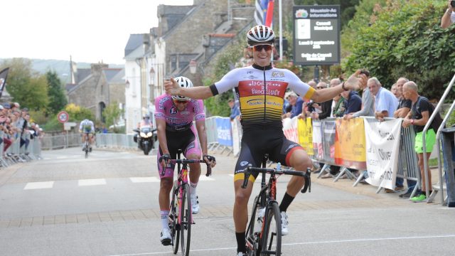 La Route des Mgalithes : Le Vigouroux au sprint 