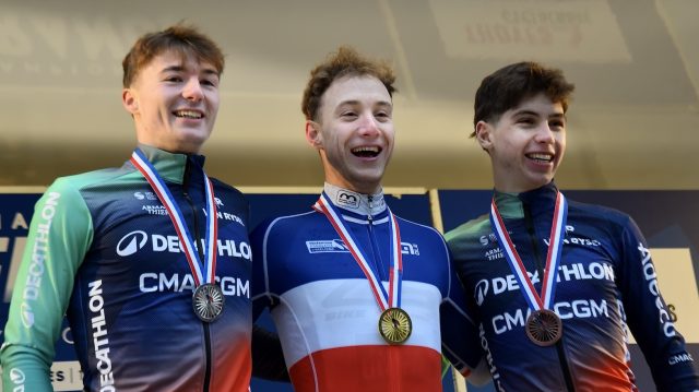 Championnats de France de cyclo-cross (U23 H) - Romain Debord devant les D�cathlon CGA CGM