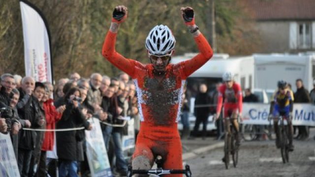 Cyclo-Cross de Bournezeau (85) : Le Corre devant les Vendens