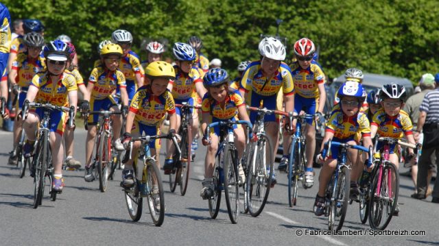 L'Ecole de Cyclisme du CC Moncontour  l'honneur lors du Grand Prix de la Pentecte  