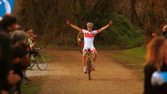 Cyclo-Cross d'Ancenis (44) : Guilloux devant Lcuyer