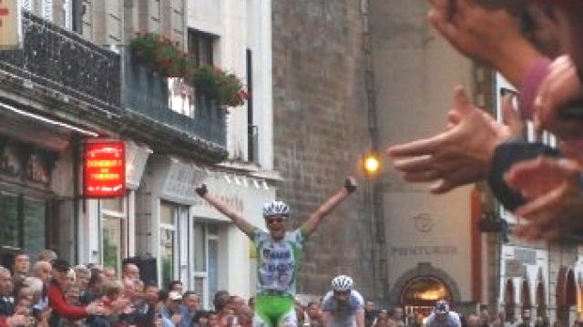 Simon le plus fort sous le viaduc !