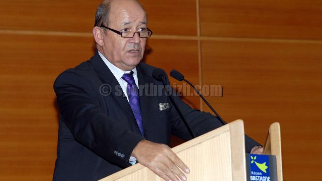 Championnat de France: Jean Yves Le Drian "je suis fier de voir un Breton remporter le titre de champion de France" 