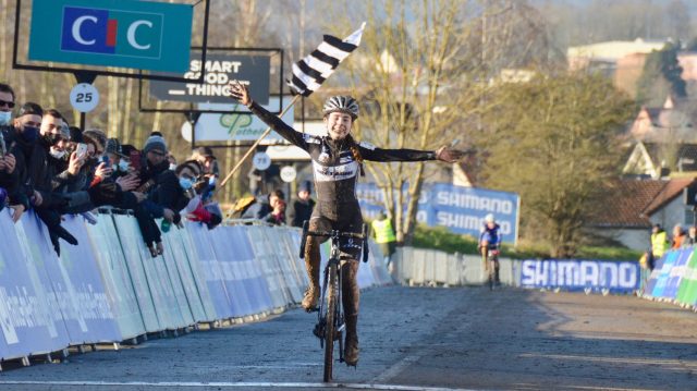 Championnats de France / Juniors dames: Manon Brillante !