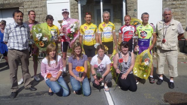 Lohuec (22): les bouquets pour Boileau, Jouanet et Faour