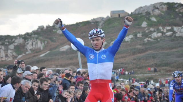 Cyclo-Cross de Plougasnou (29) : Mourey en solo 