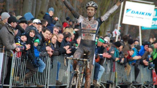 Fidea Cyclocross Classics : Albert devant Nys 