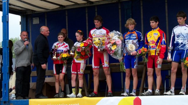 Cadets et Pass'Cyclisme  Saint-Marc Le Blanc (35) : Durel, Derrien et Lemercier 