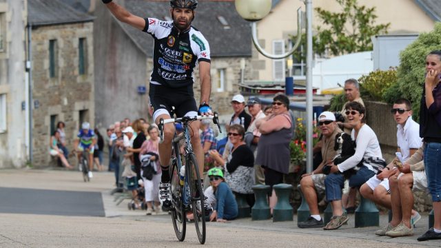 Pass’cyclisme  Plougonven (29) : Victoire de David Morin
