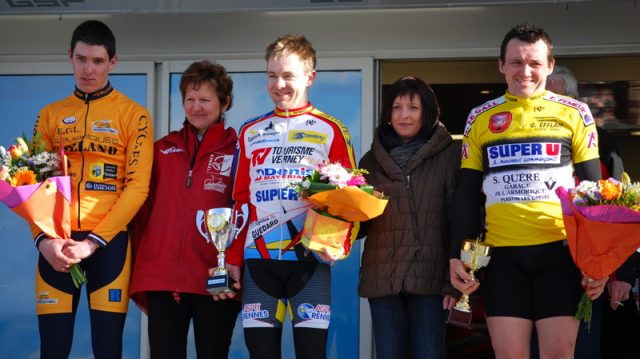 Pass'Cyclisme  Plaintel: le bouquet pour Fossard 