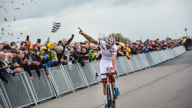 Coxyde: Van der Poel survole