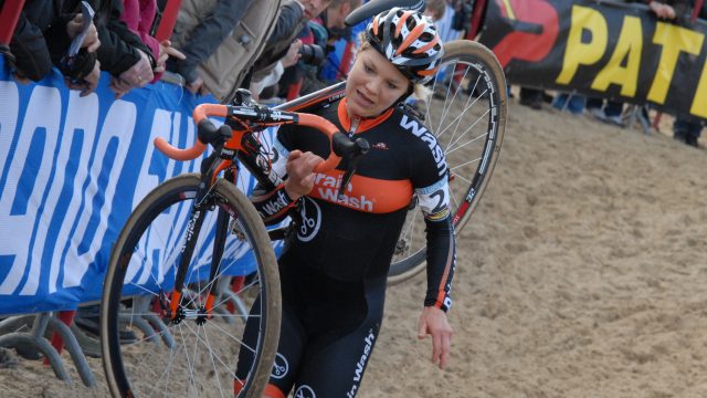 Coupe du Monde Cyclo-Cross Dames # 1  Tabor : Van Paassen / Ferrier Bruneau 6e