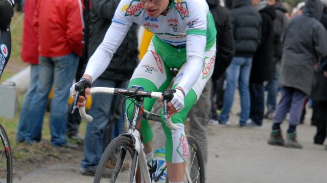 Paris-Roubaix Espoirs : Sojasun Espoir ACNC et le BIC 2000 au dpart 