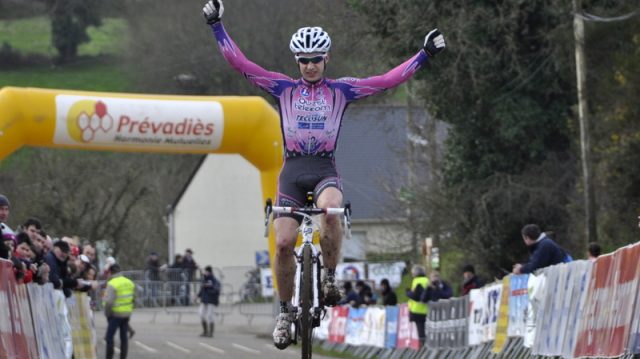 Cyclo-Cross de Lanarvily (29) : Daniel chez les espoirs / Guyader en juniors.