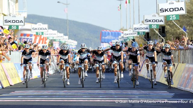 Le peloton du Giro rend hommage  Wouter Weylandt 