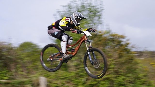 Antoine Badouard champion de Bretagne Descente VTT aux Fougerts (56)