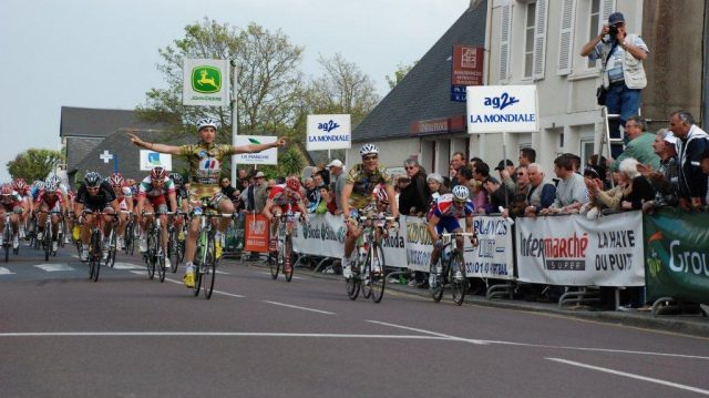 Alaphilippe devant Gonnet sur la Gainsbarre 