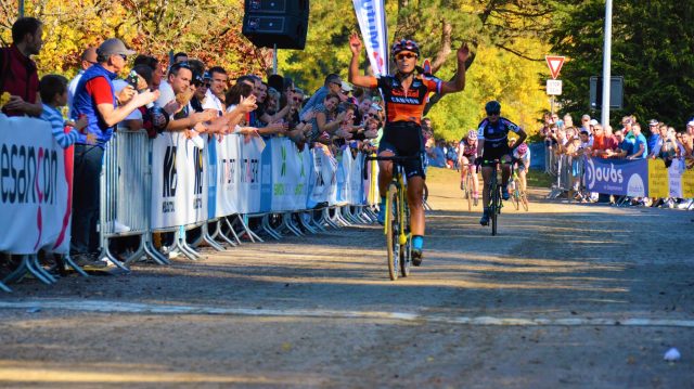 CX Besanon Cadettes & Juniors & Dames: Chainel sur le fil