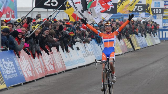 Mondial cyclo-cross Dames  Coxyde : 5e titre mondial pour Vos 