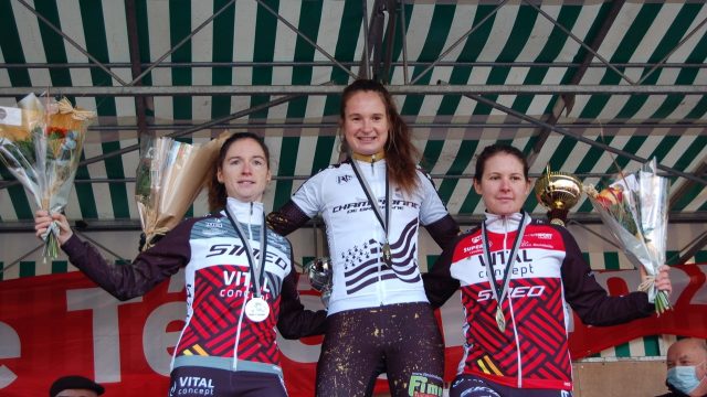 Bretagne CX Dames: Porhel devant Grimault / Briand en junior